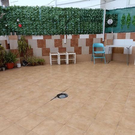8 Mins Walk To Train Station Low Cost Youth Hostel Séville Extérieur photo