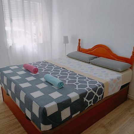 8 Mins Walk To Train Station Low Cost Youth Hostel Séville Extérieur photo