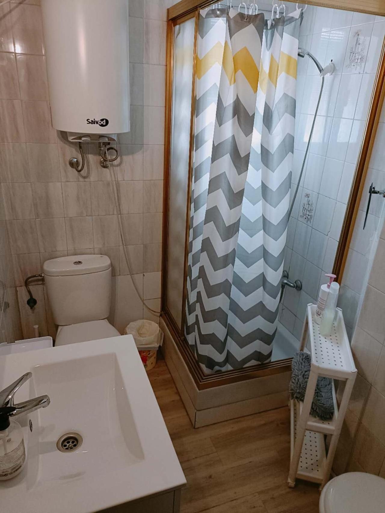 8 Mins Walk To Train Station Low Cost Youth Hostel Séville Extérieur photo