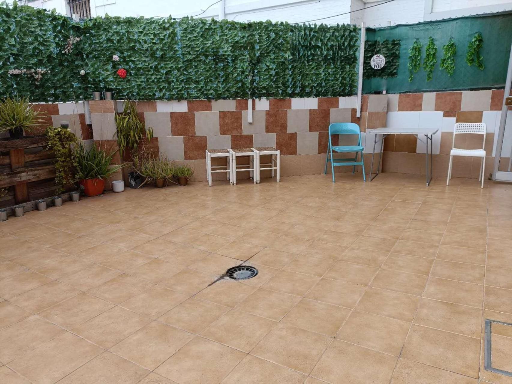 8 Mins Walk To Train Station Low Cost Youth Hostel Séville Extérieur photo